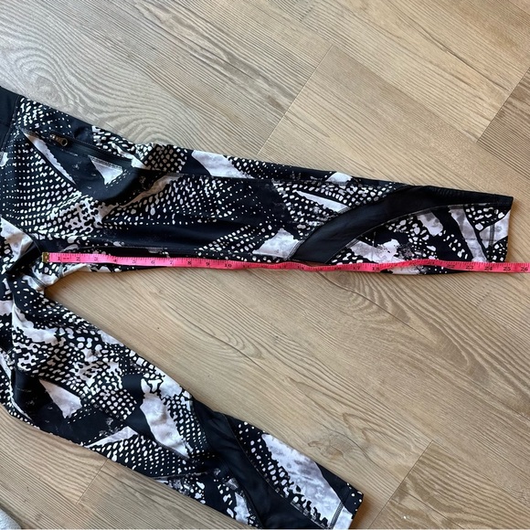 Lululemon Inspire Women’s Tight II size 4 legging Mesh Luxtreme White Black - Picture 10 of 11
